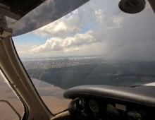 Imagem E o cliente foi buscar o palestrante com avião particular